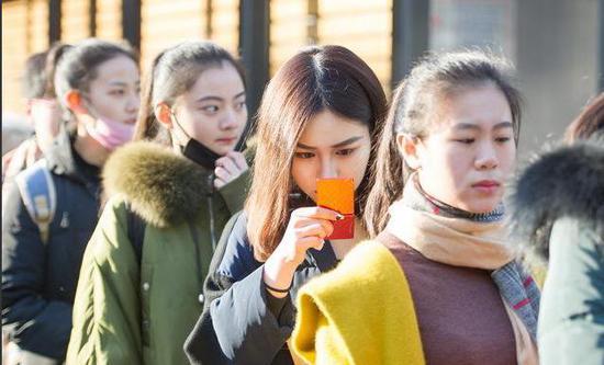 上戏：“不生产”明星 不是说整容的不能来考