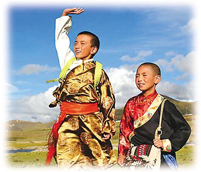 一个名字、两个男人、40年的命运跌宕……寥寥数语，道尽两个藏族男人纠葛的一生，也概括出影片《西藏天空》的主线。