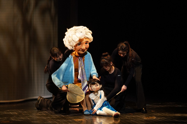上海戏剧学院原创木偶剧《玩偶修理铺》上演