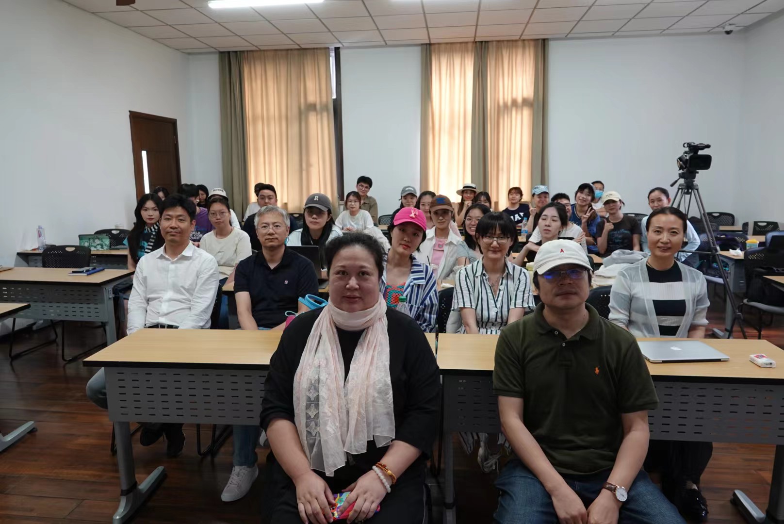 以人物为尖刀扎向剧作中心：国家一级编剧何晴来校讲座